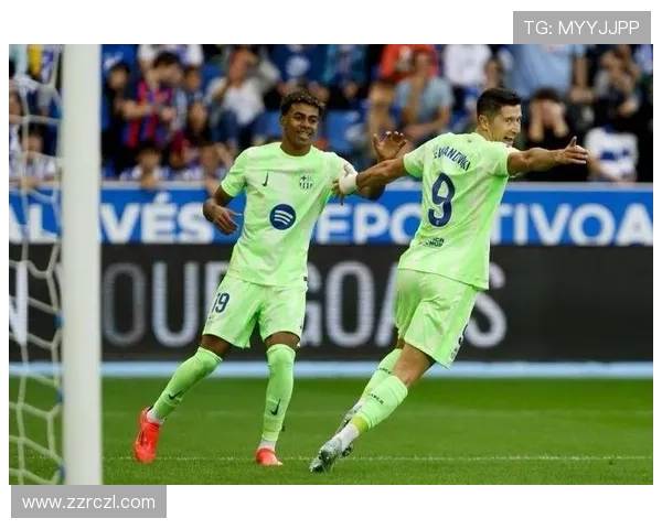 帽子戏法,莱万当选阿拉维斯vs巴萨全场最佳 帽子戏法,莱万当选阿拉维斯vs巴萨全场最佳